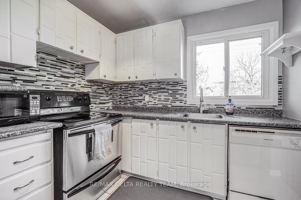 Photo 14 of 2104 Eric Crescent, Ottawa, Pineview — HOMEH