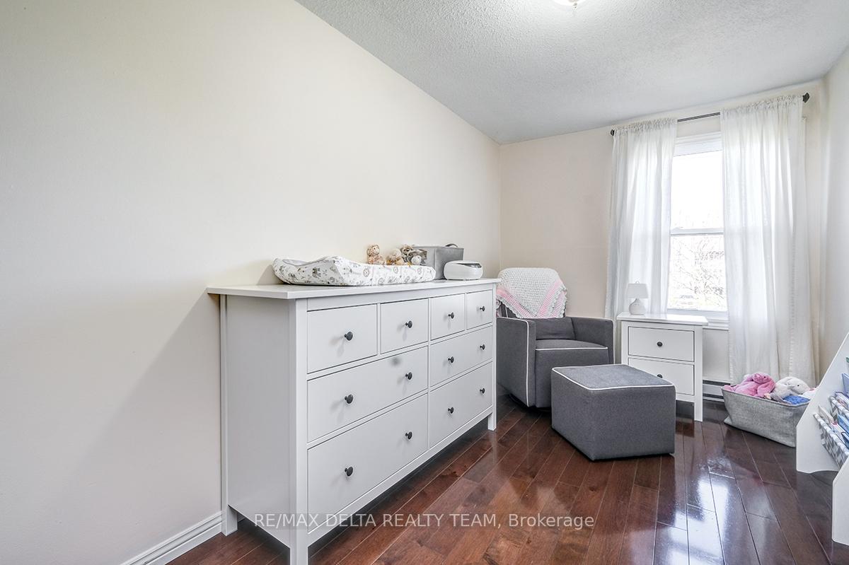 Photo 20 of 2104 Eric Crescent, Ottawa, Pineview — HOMEH