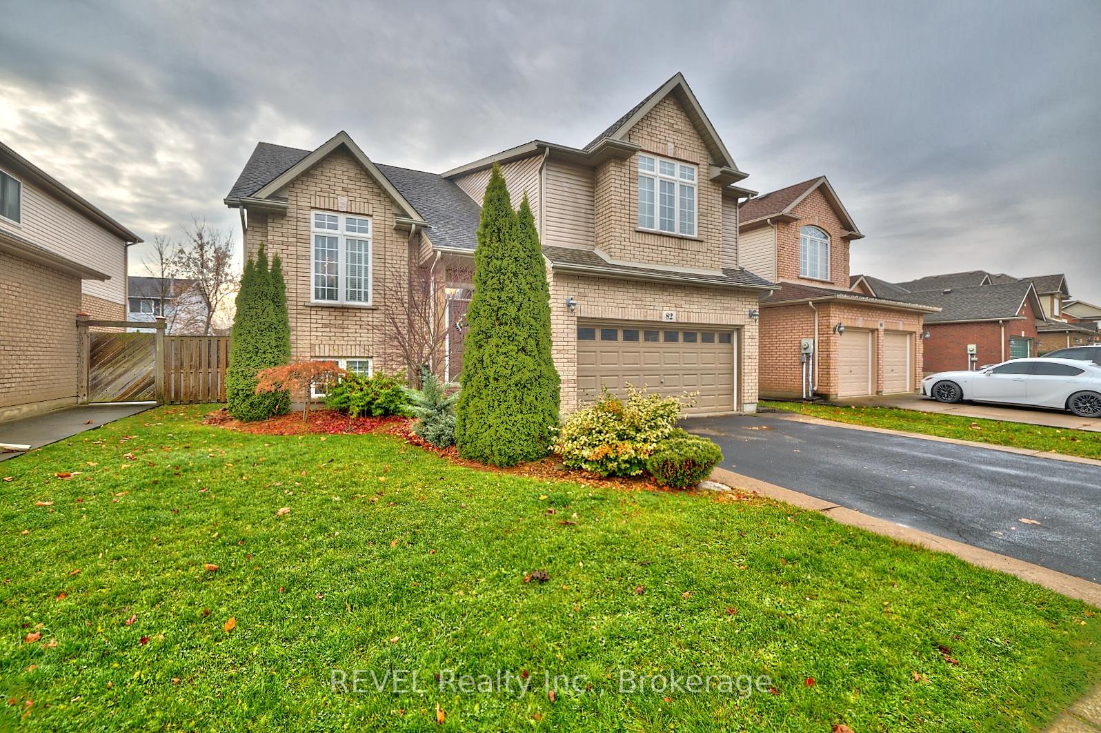 Photo 2 of 82 Macturnbull Drive, St. Catharines, Rykert/Vansickle — HOMEH