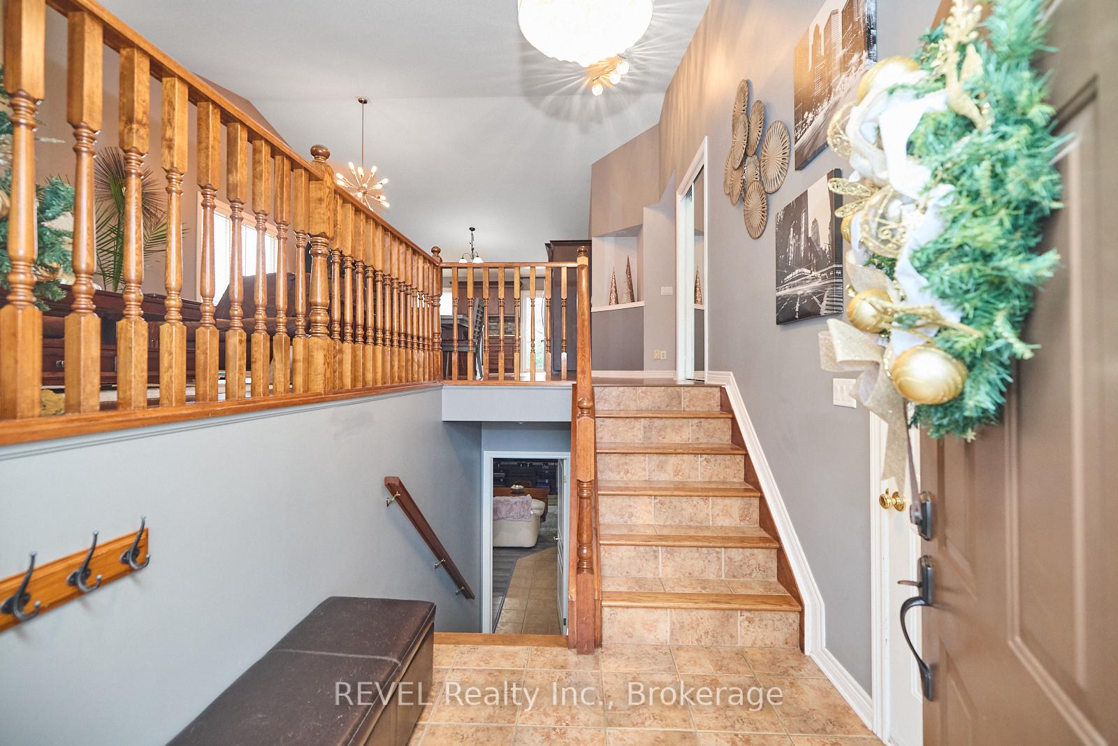 Photo 4 of 82 Macturnbull Drive, St. Catharines, Rykert/Vansickle — HOMEH