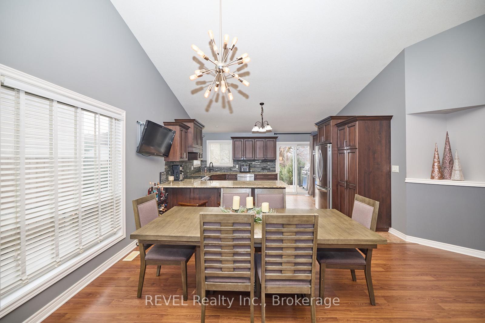 Photo 10 of 82 Macturnbull Drive, St. Catharines, Rykert/Vansickle — HOMEH