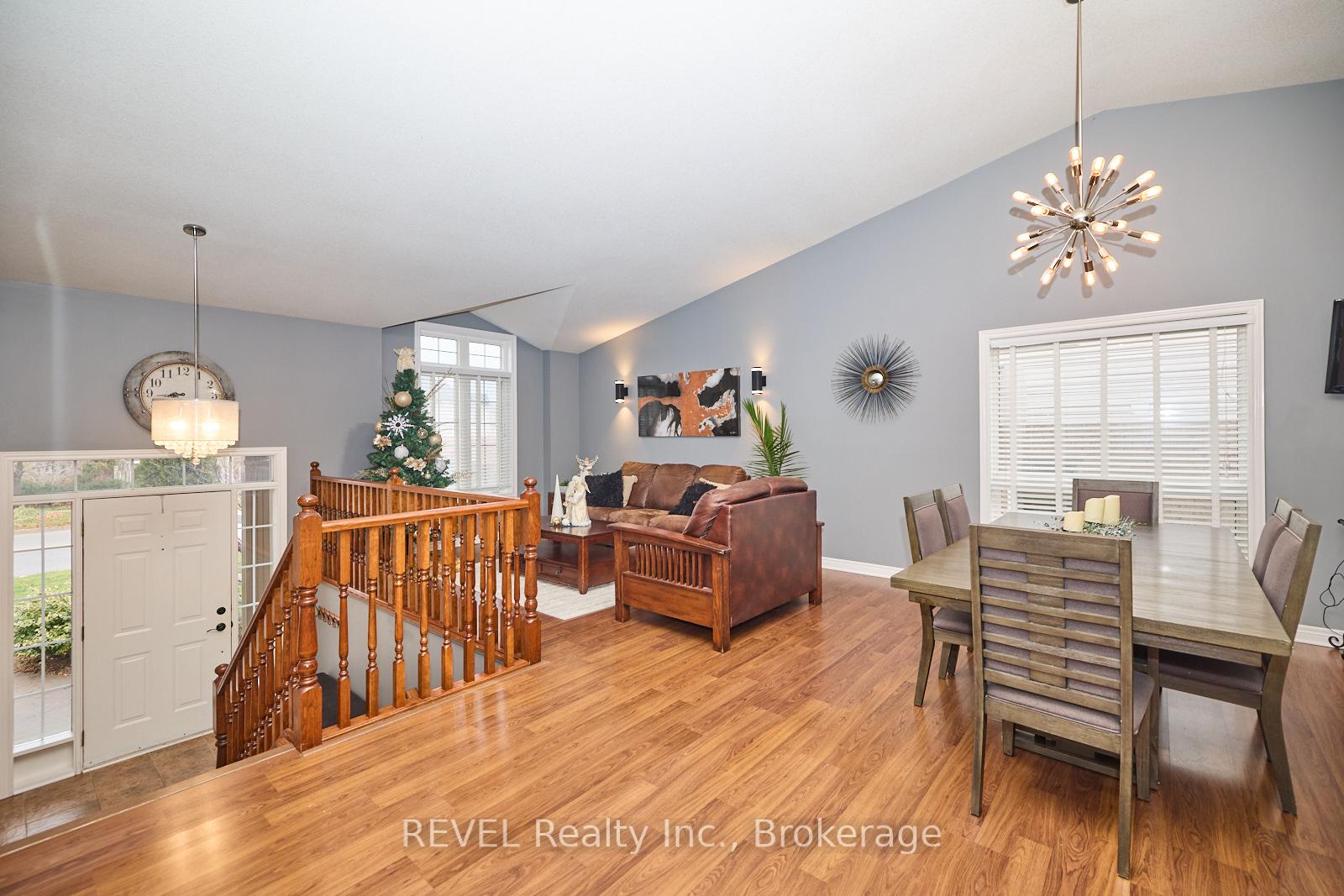 Photo 11 of 82 Macturnbull Drive, St. Catharines, Rykert/Vansickle — HOMEH