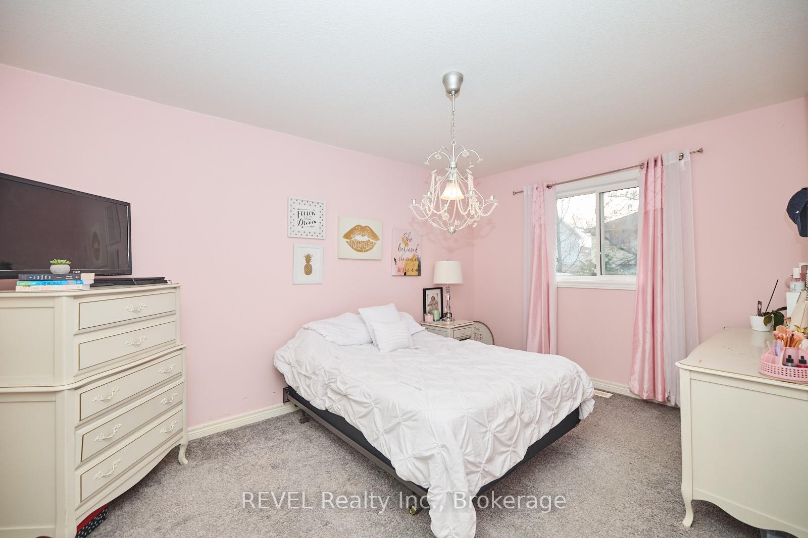 Photo 14 of 82 Macturnbull Drive, St. Catharines, Rykert/Vansickle — HOMEH