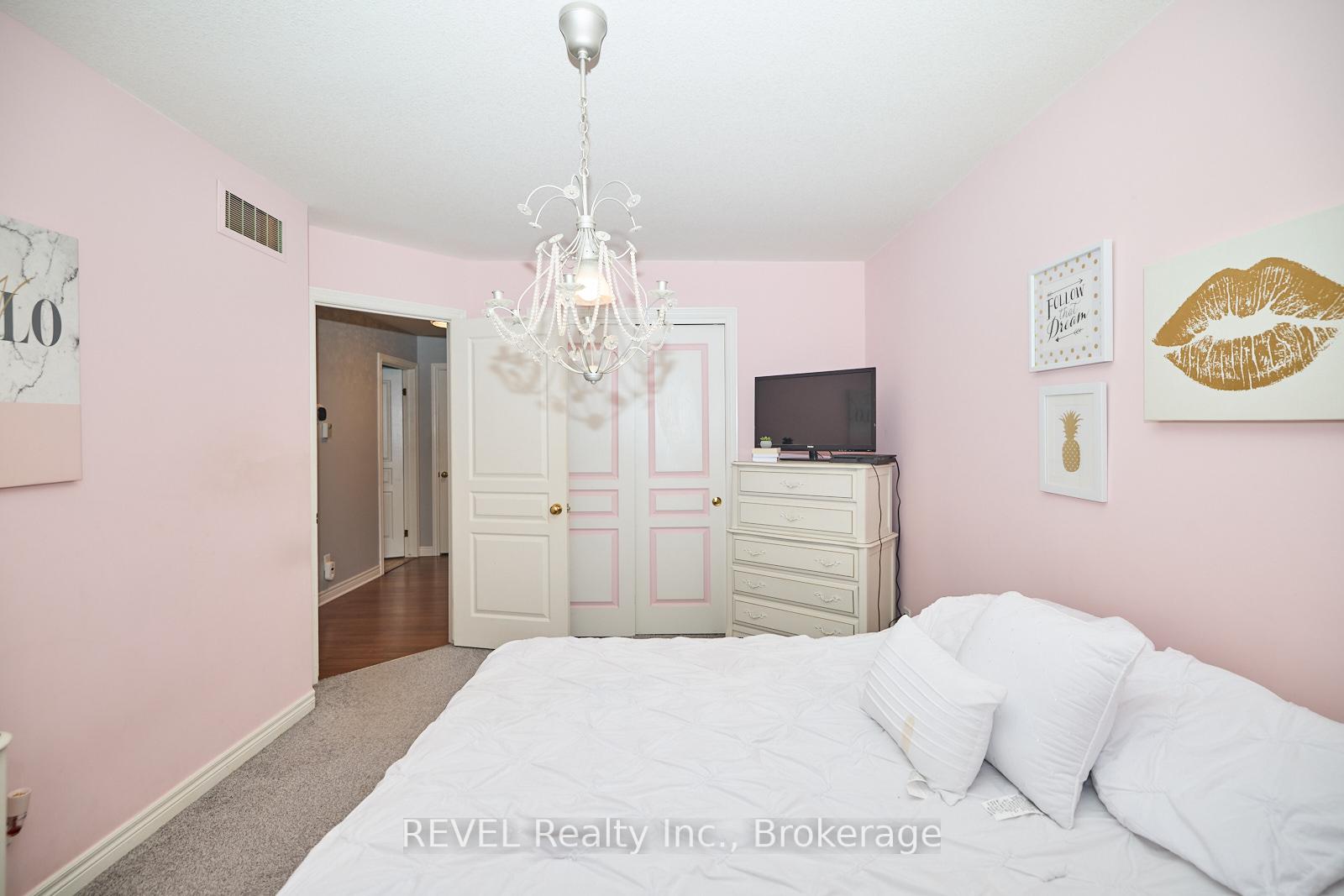 Photo 15 of 82 Macturnbull Drive, St. Catharines, Rykert/Vansickle — HOMEH
