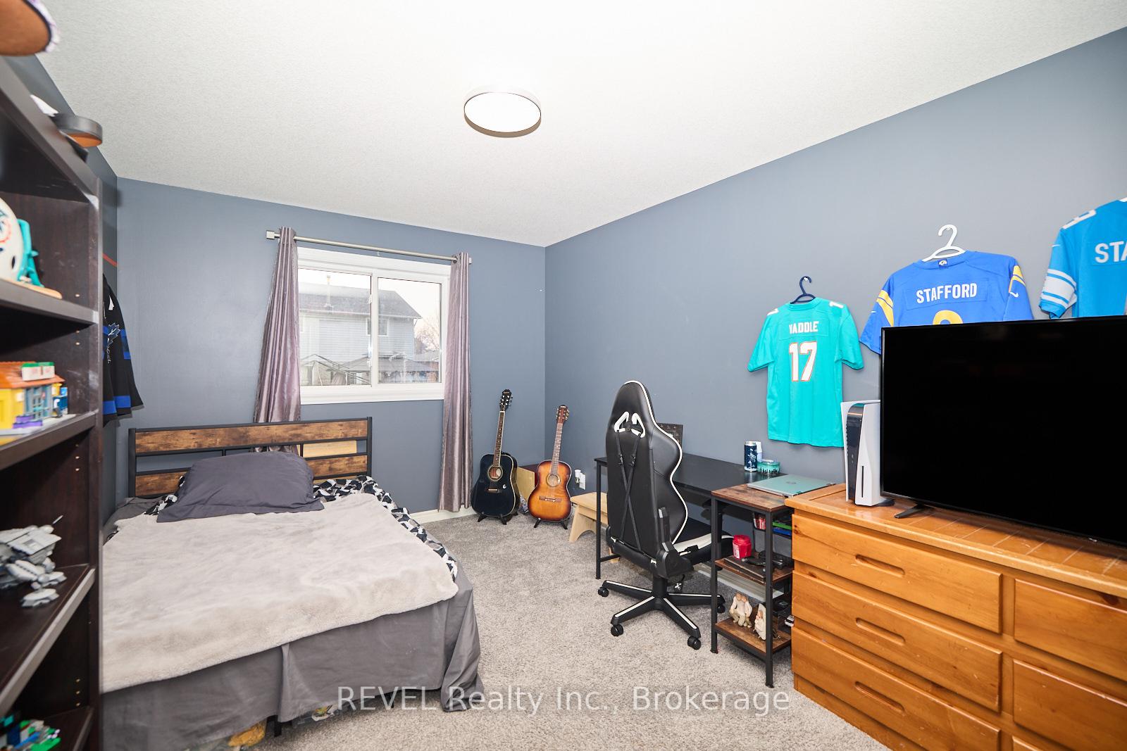 Photo 17 of 82 Macturnbull Drive, St. Catharines, Rykert/Vansickle — HOMEH