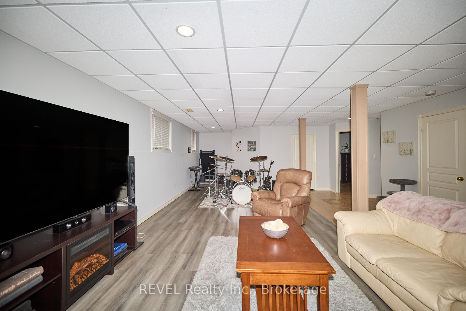Photo 24 of 82 Macturnbull Drive, St. Catharines, Rykert/Vansickle — HOMEH
