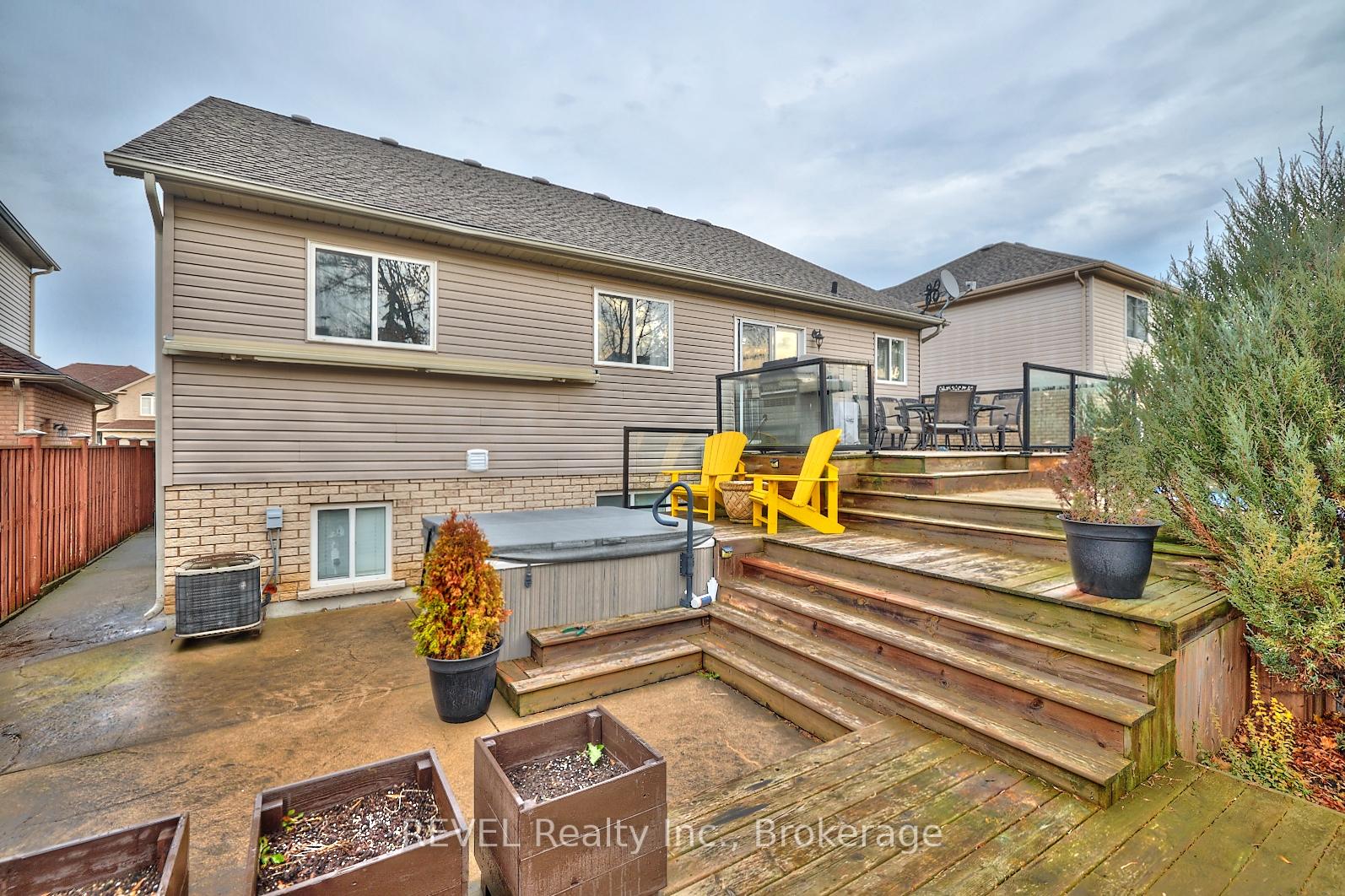 Photo 29 of 82 Macturnbull Drive, St. Catharines, Rykert/Vansickle — HOMEH