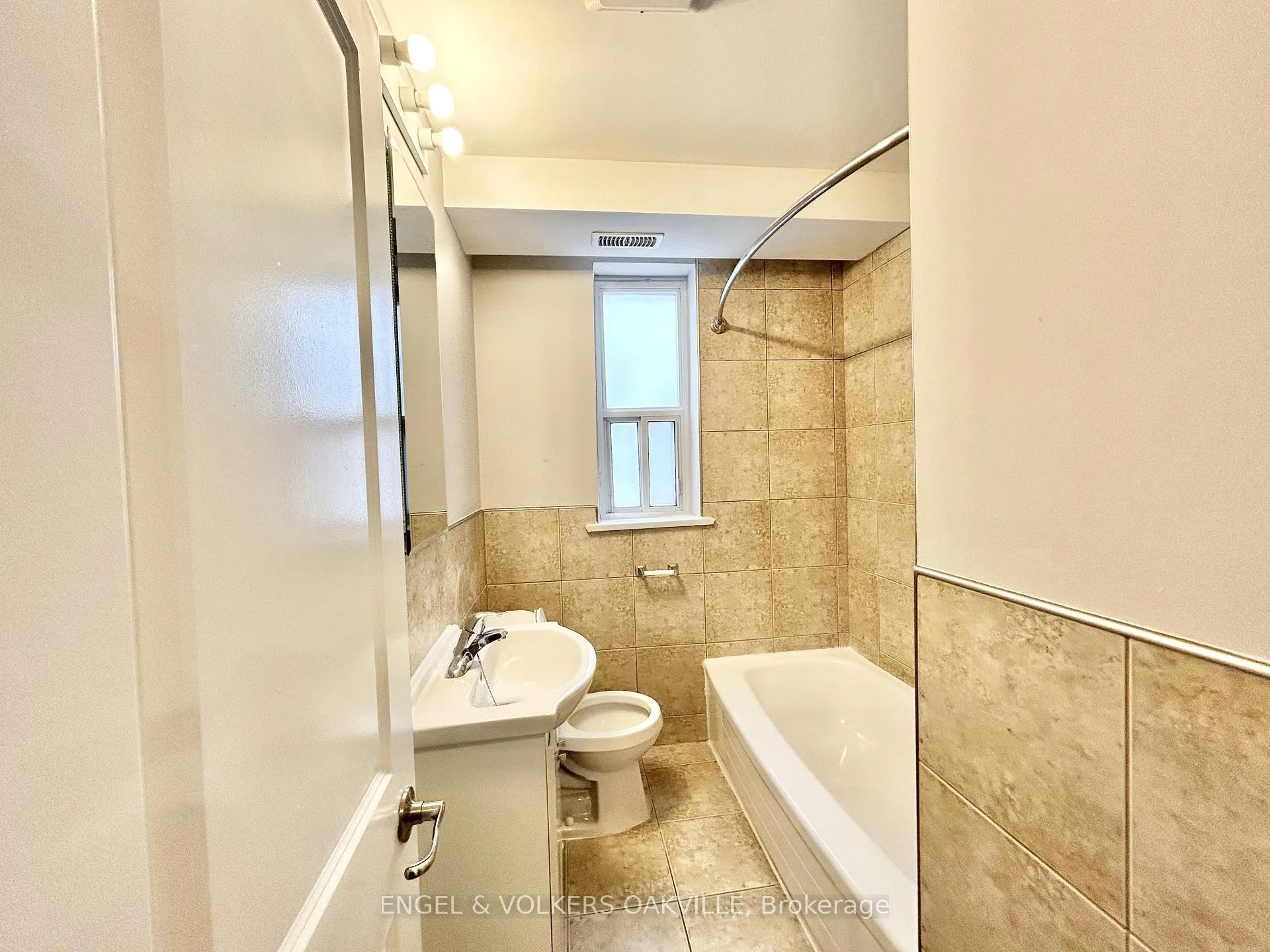 Photo 7 of Unit 29, 90 Twenty Fifth Street, Etobicoke, Long Branch — HOMEH