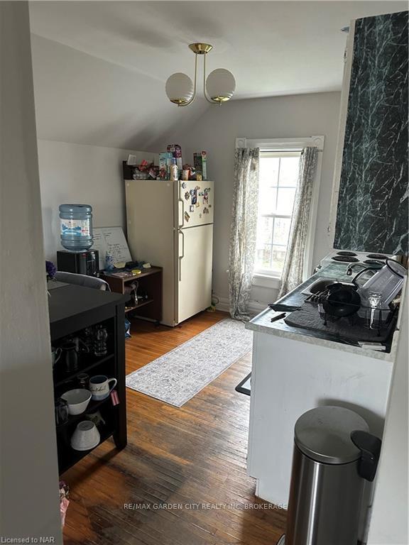 Photo 3 of 103 Welland Avenue, St. Catharines, Downtown — HOMEH