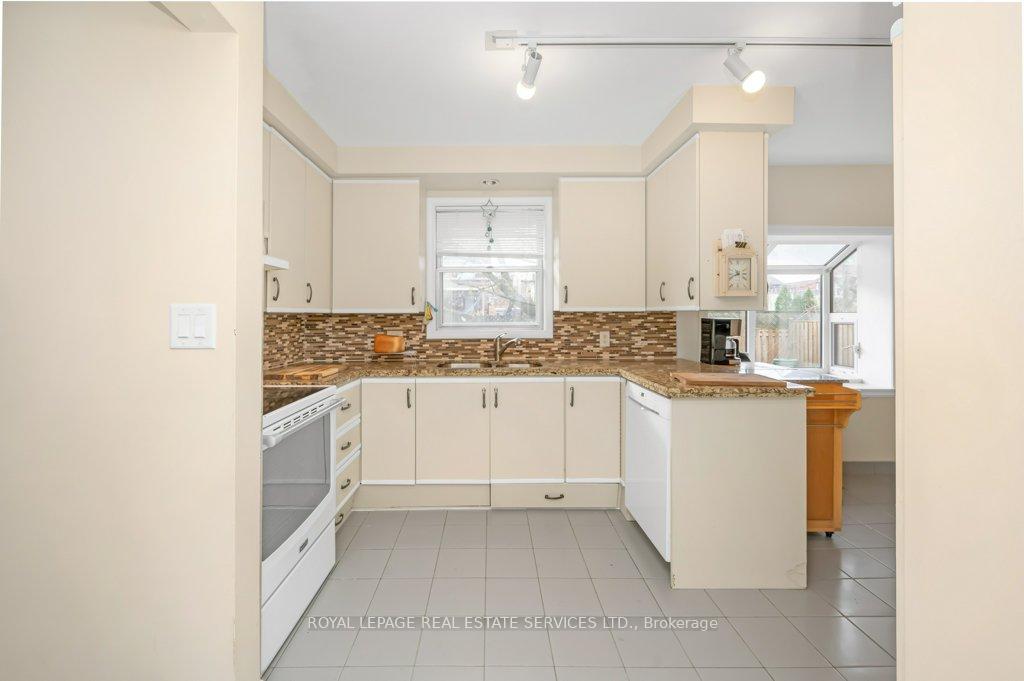 Photo 8 of 61 Felker Avenue, Hamilton, Stoney Creek — HOMEH