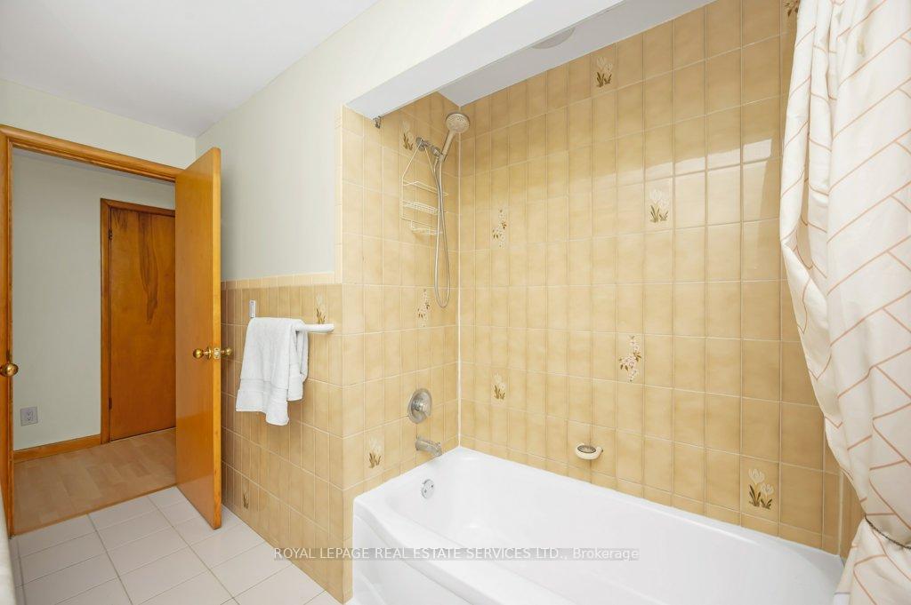 Photo 15 of 61 Felker Avenue, Hamilton, Stoney Creek — HOMEH