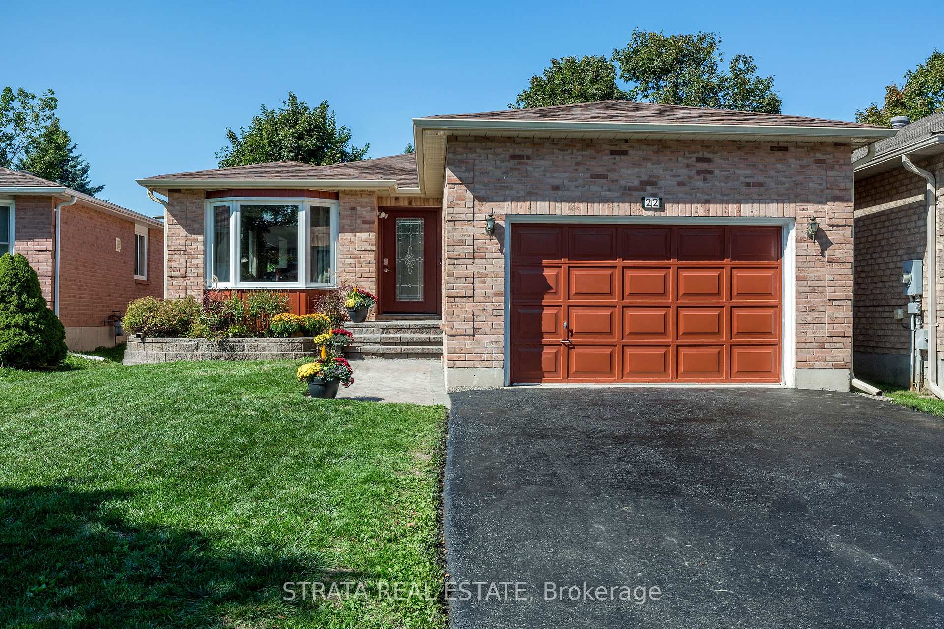 Photo 1 of 22 Mcveigh Drive, Barrie, Northwest — HOMEH
