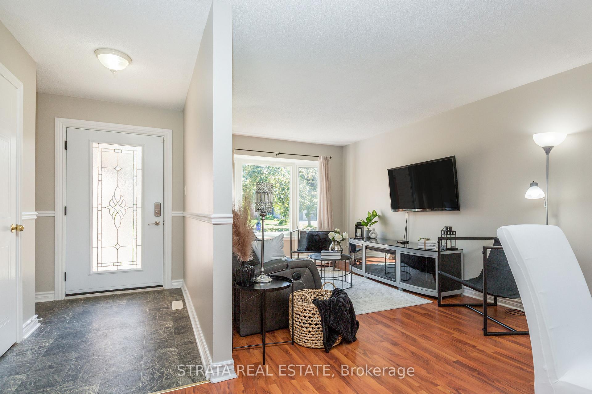 Photo 3 of 22 Mcveigh Drive, Barrie, Northwest — HOMEH