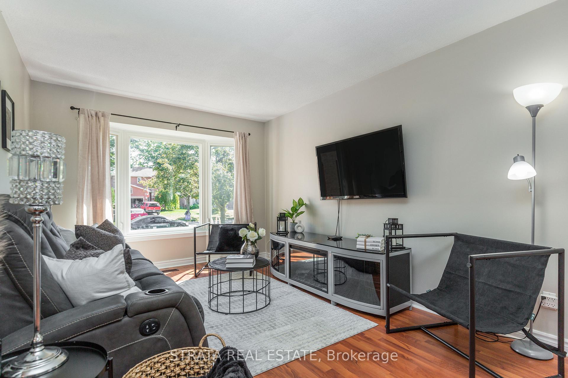 Photo 4 of 22 Mcveigh Drive, Barrie, Northwest — HOMEH