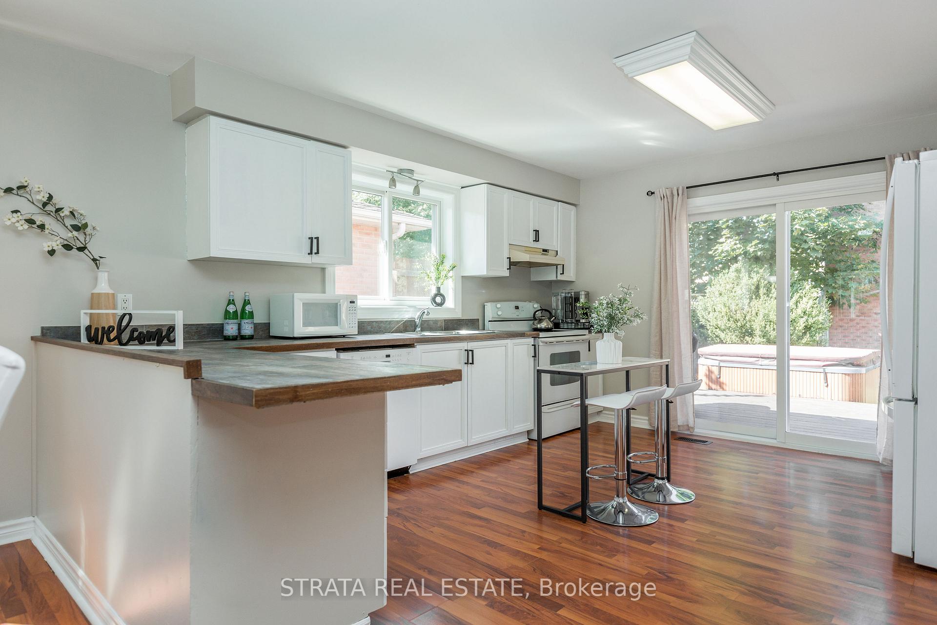 Photo 7 of 22 Mcveigh Drive, Barrie, Northwest — HOMEH