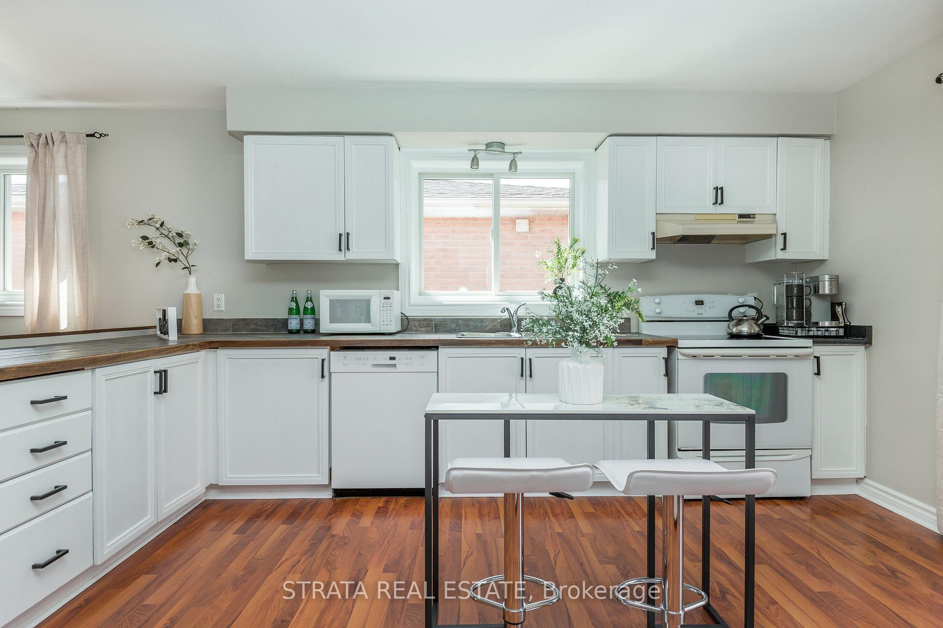 Photo 14 of 22 Mcveigh Drive, Barrie, Northwest — HOMEH