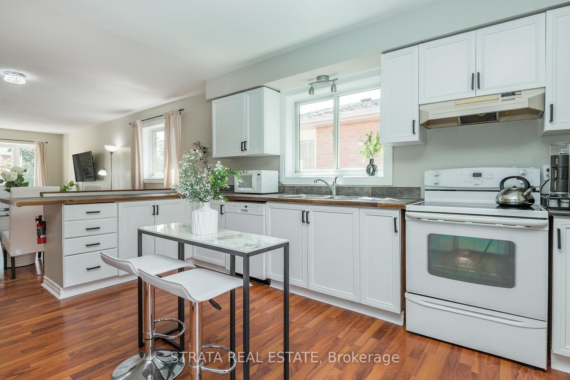 Photo 8 of 22 Mcveigh Drive, Barrie, Northwest — HOMEH