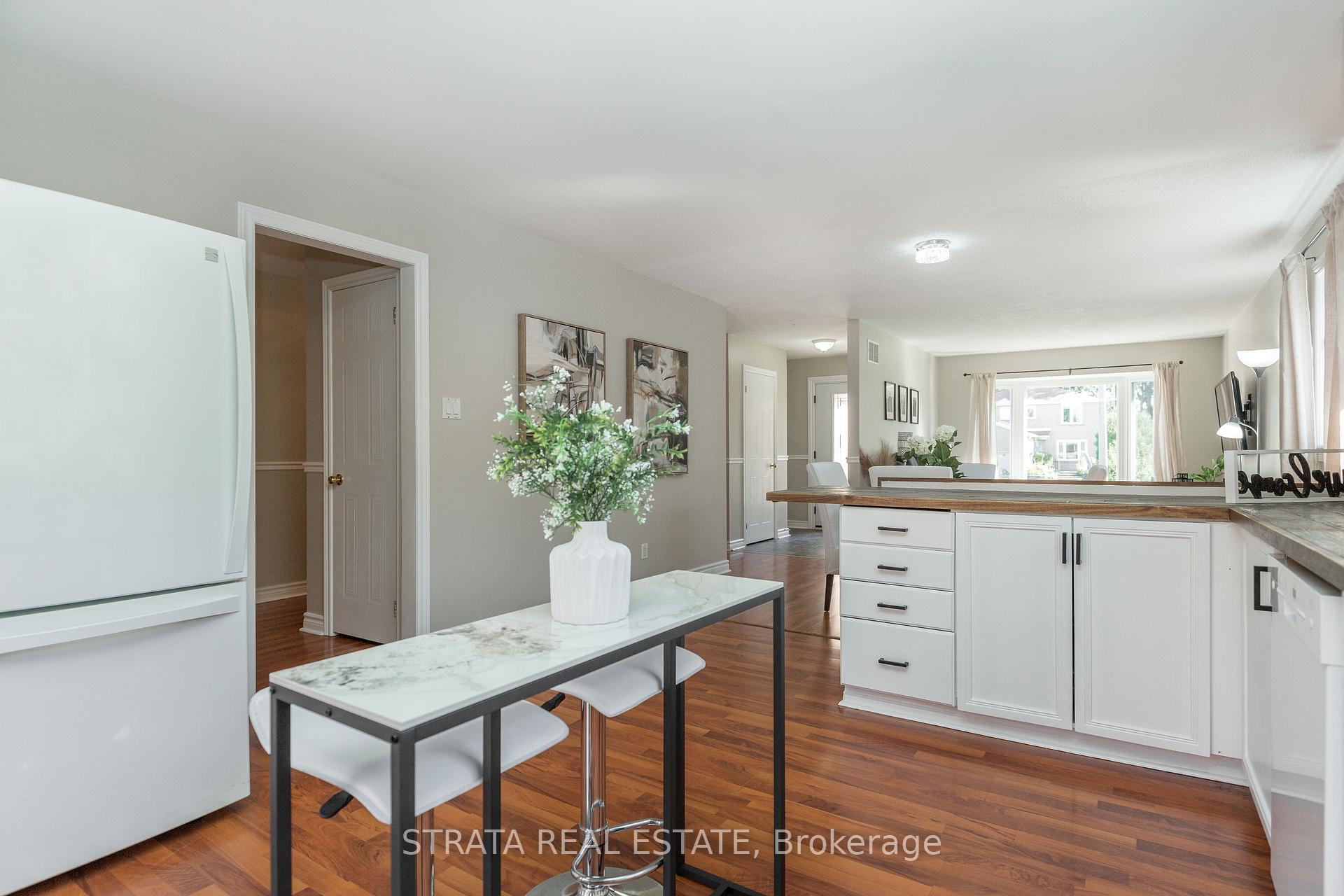 Photo 9 of 22 Mcveigh Drive, Barrie, Northwest — HOMEH
