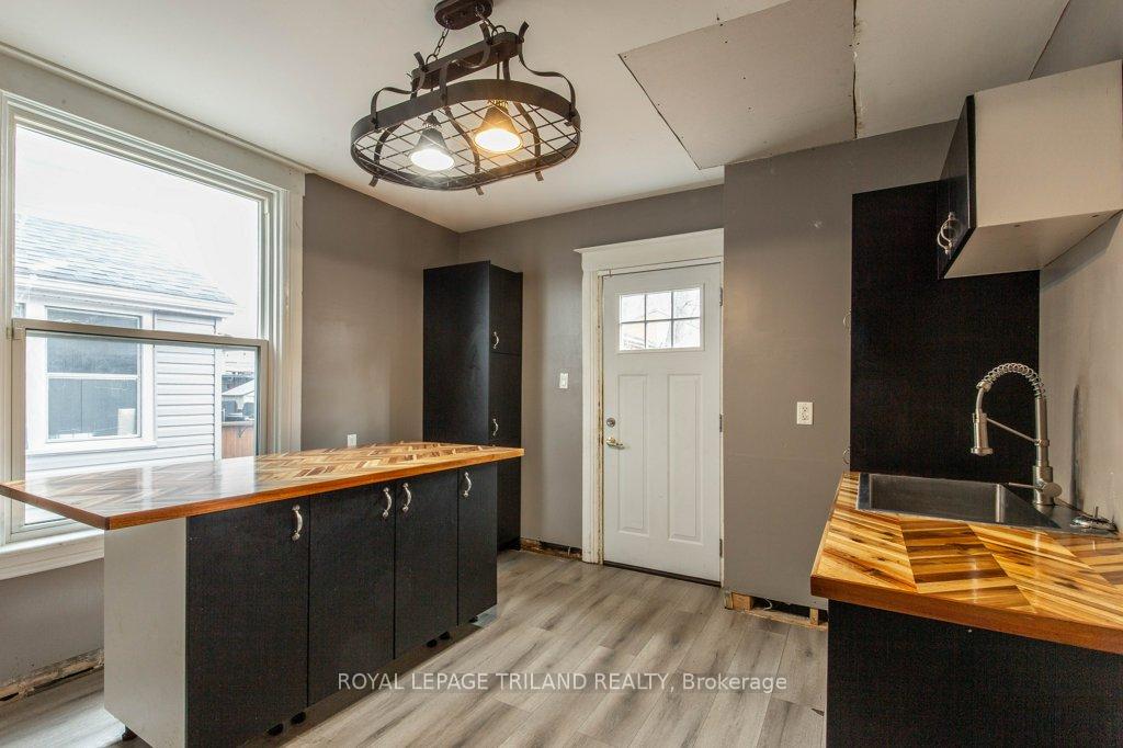 Photo 13 of 35 Metcalfe Street, St. Thomas — HOMEH