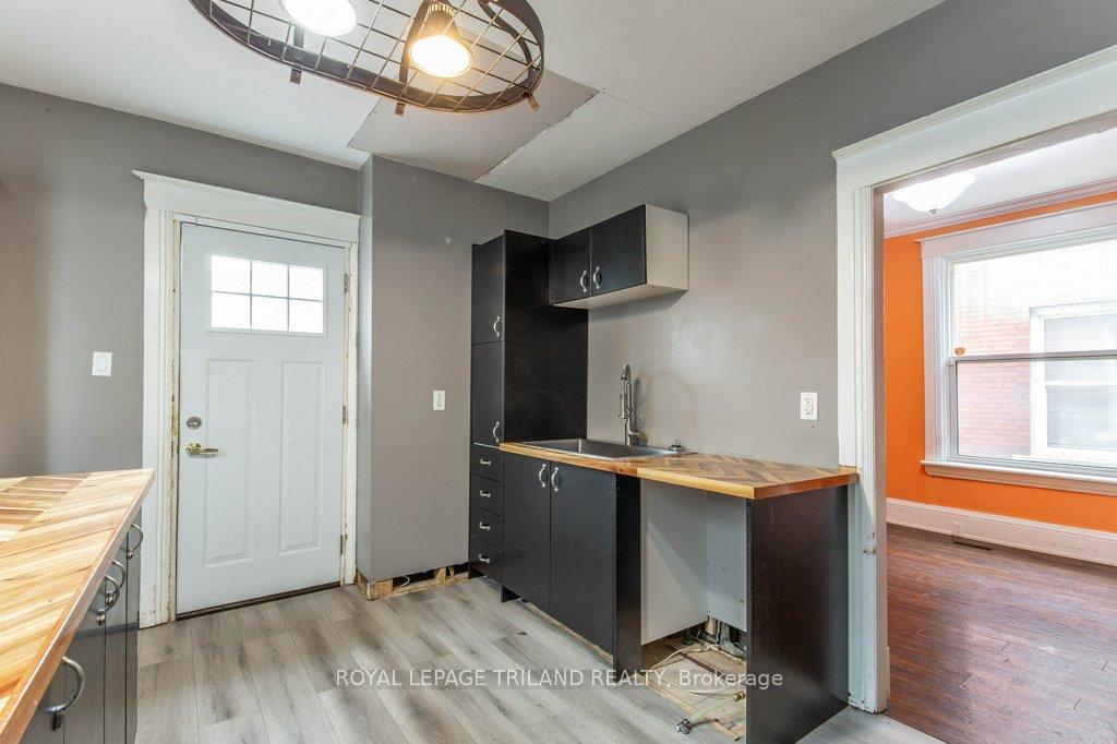 Photo 14 of 35 Metcalfe Street, St. Thomas — HOMEH