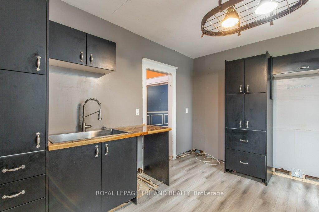 Photo 15 of 35 Metcalfe Street, St. Thomas — HOMEH