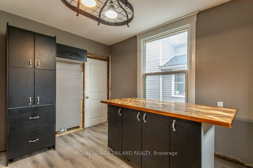 Photo 16 of 35 Metcalfe Street, St. Thomas — HOMEH