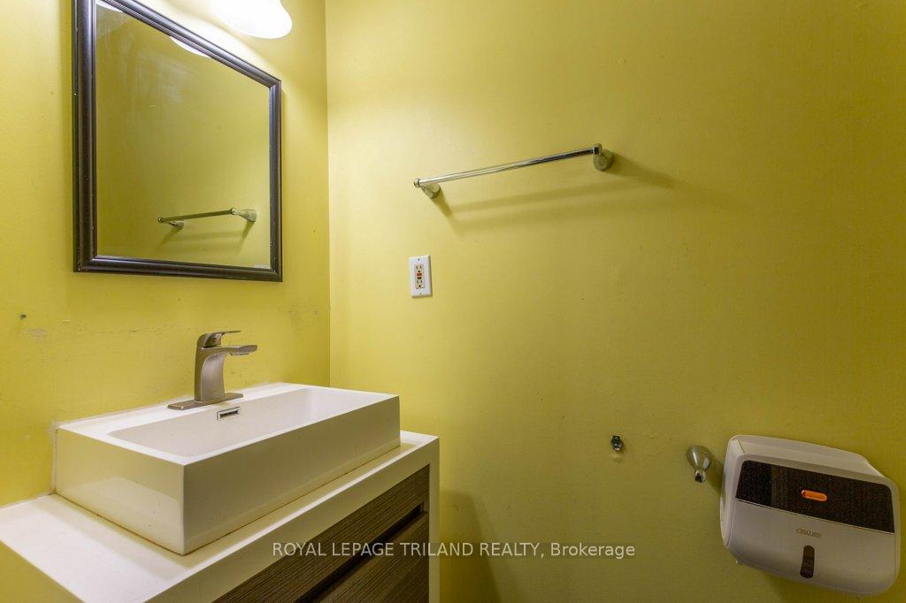 Photo 17 of 35 Metcalfe Street, St. Thomas — HOMEH