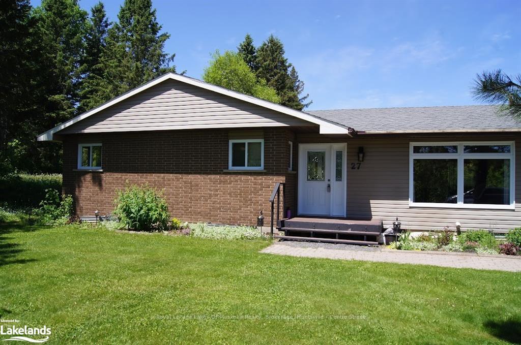 Photo 2 of 27 John Street, Burk's Falls — HOMEH