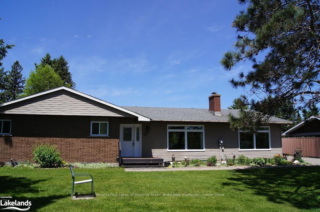 Photo 3 of 27 John Street, Burk's Falls — HOMEH