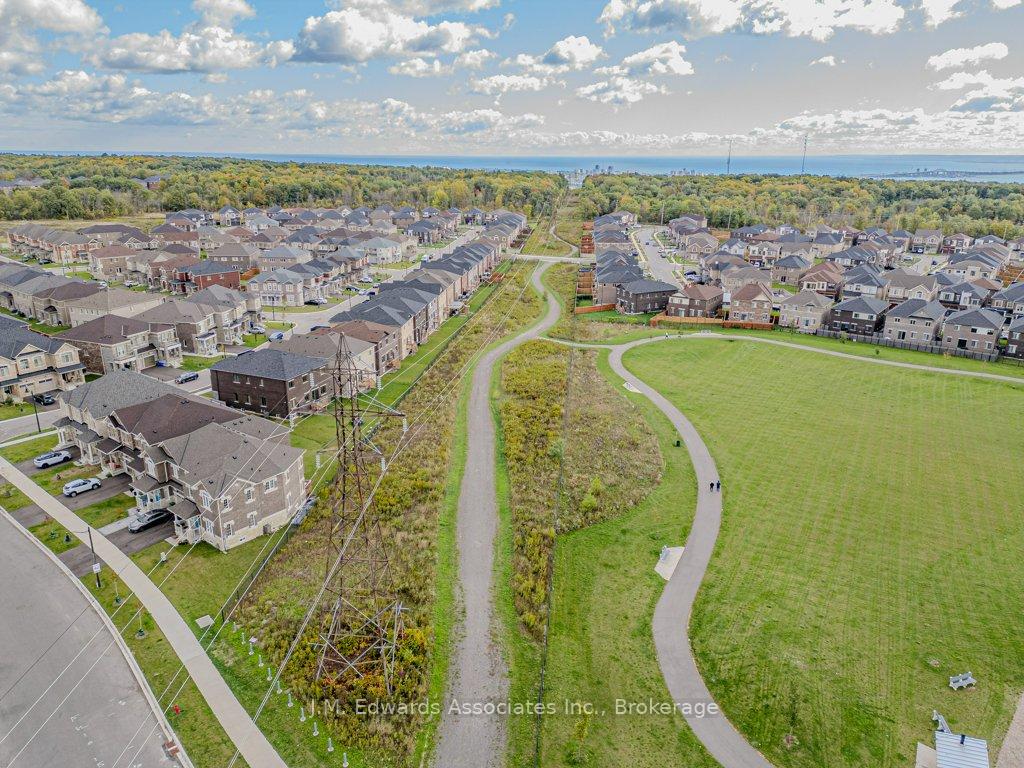 Photo 5 of 139 Humphrey Street, Hamilton, Waterdown — HOMEH