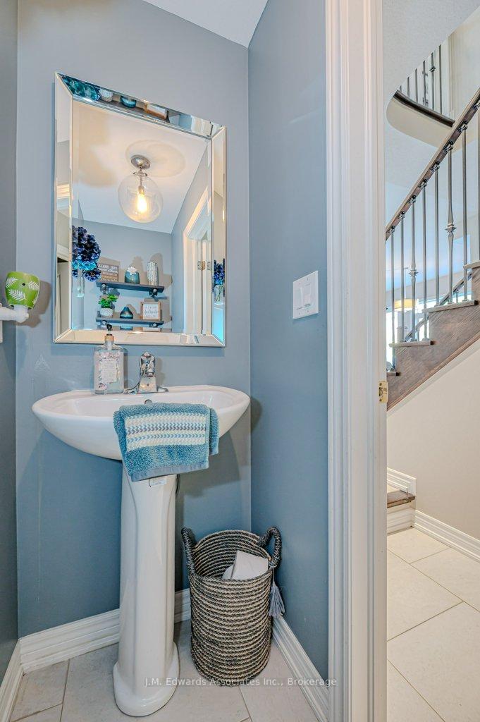 Photo 15 of 139 Humphrey Street, Hamilton, Waterdown — HOMEH