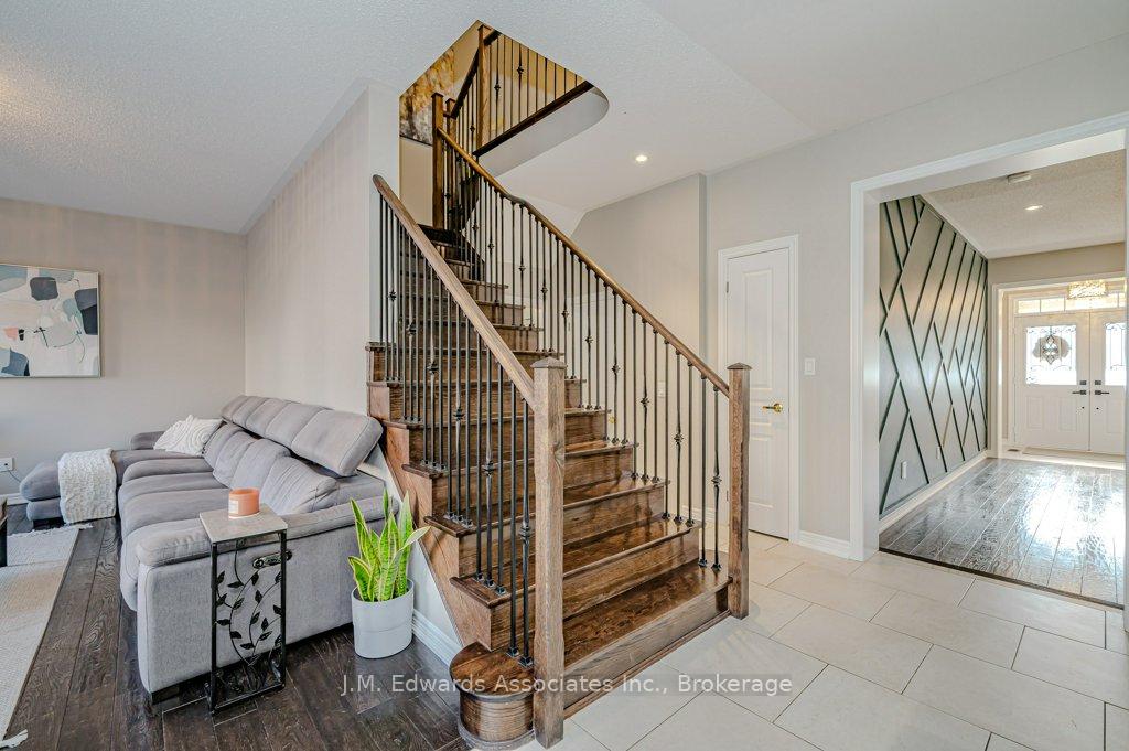 Photo 17 of 139 Humphrey Street, Hamilton, Waterdown — HOMEH