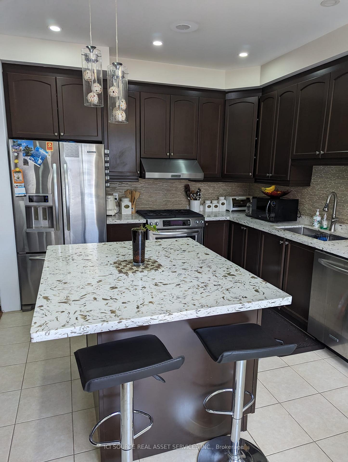 Front of Unit Main & 2nd Floor, 13 Dulverton Drive