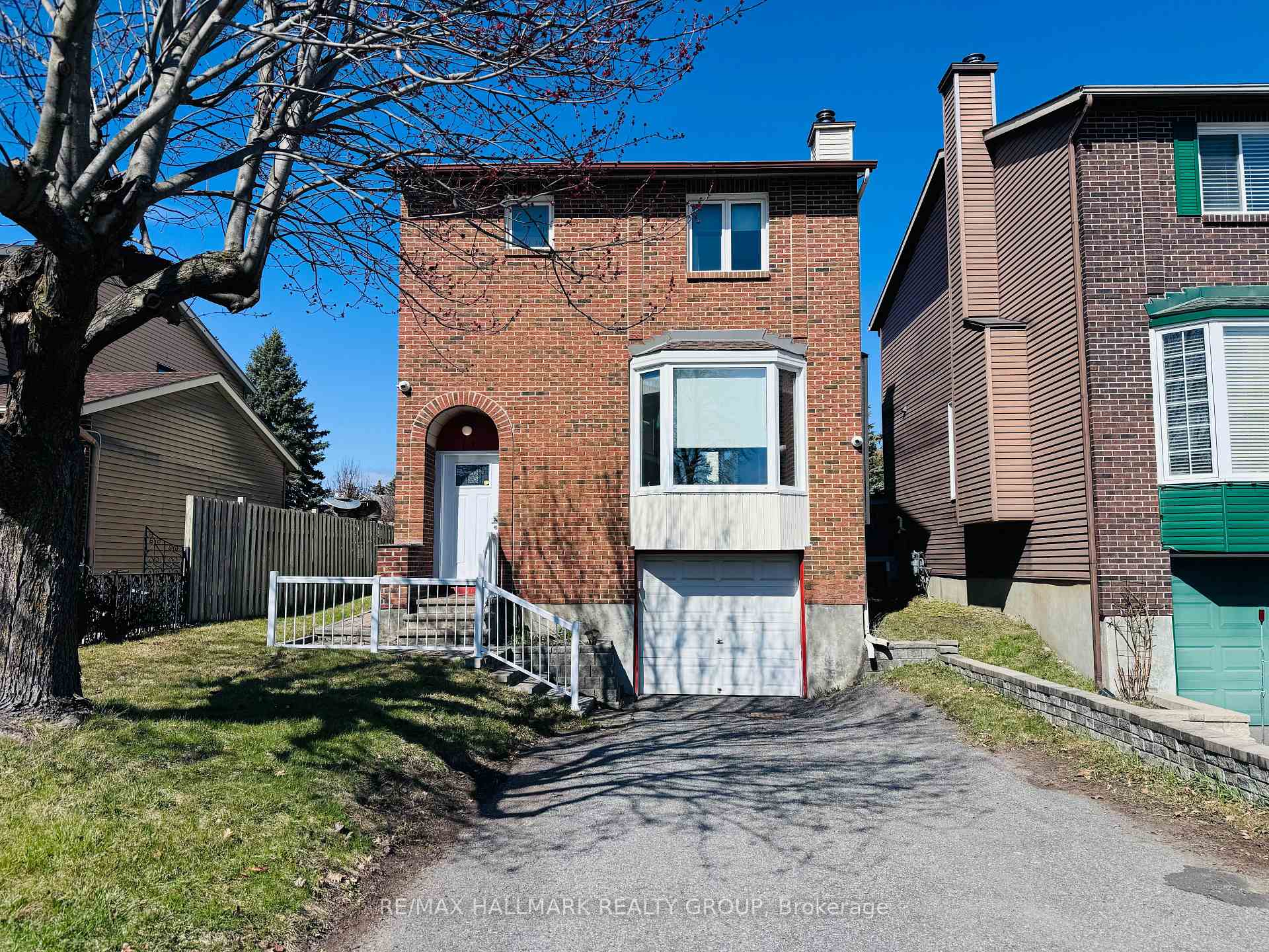 Front of 13 Coolspring Crescent