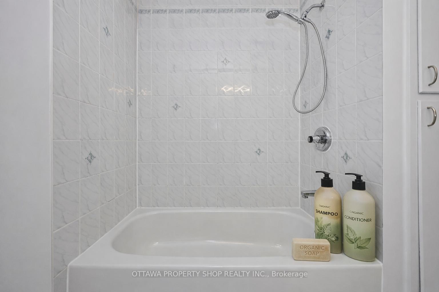 Photo 13 of 674 Hastings Avenue, Ottawa, Elmvale Acres — HOMEH