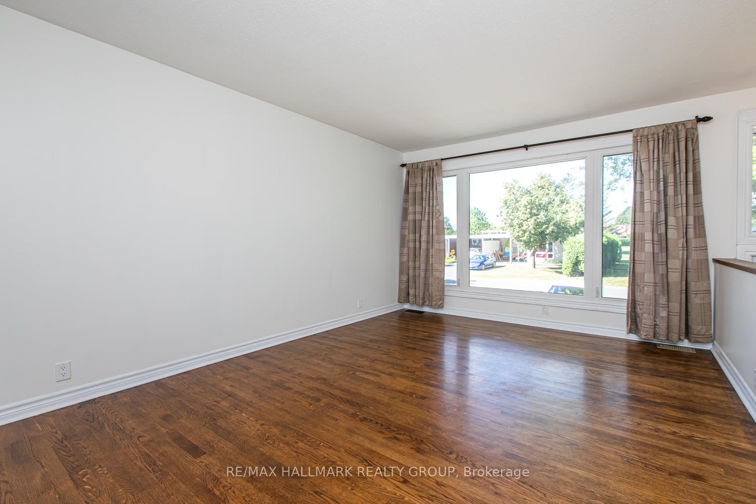 Photo 8 of 13 Bedale Drive, Ottawa, Crystal Beach — HOMEH