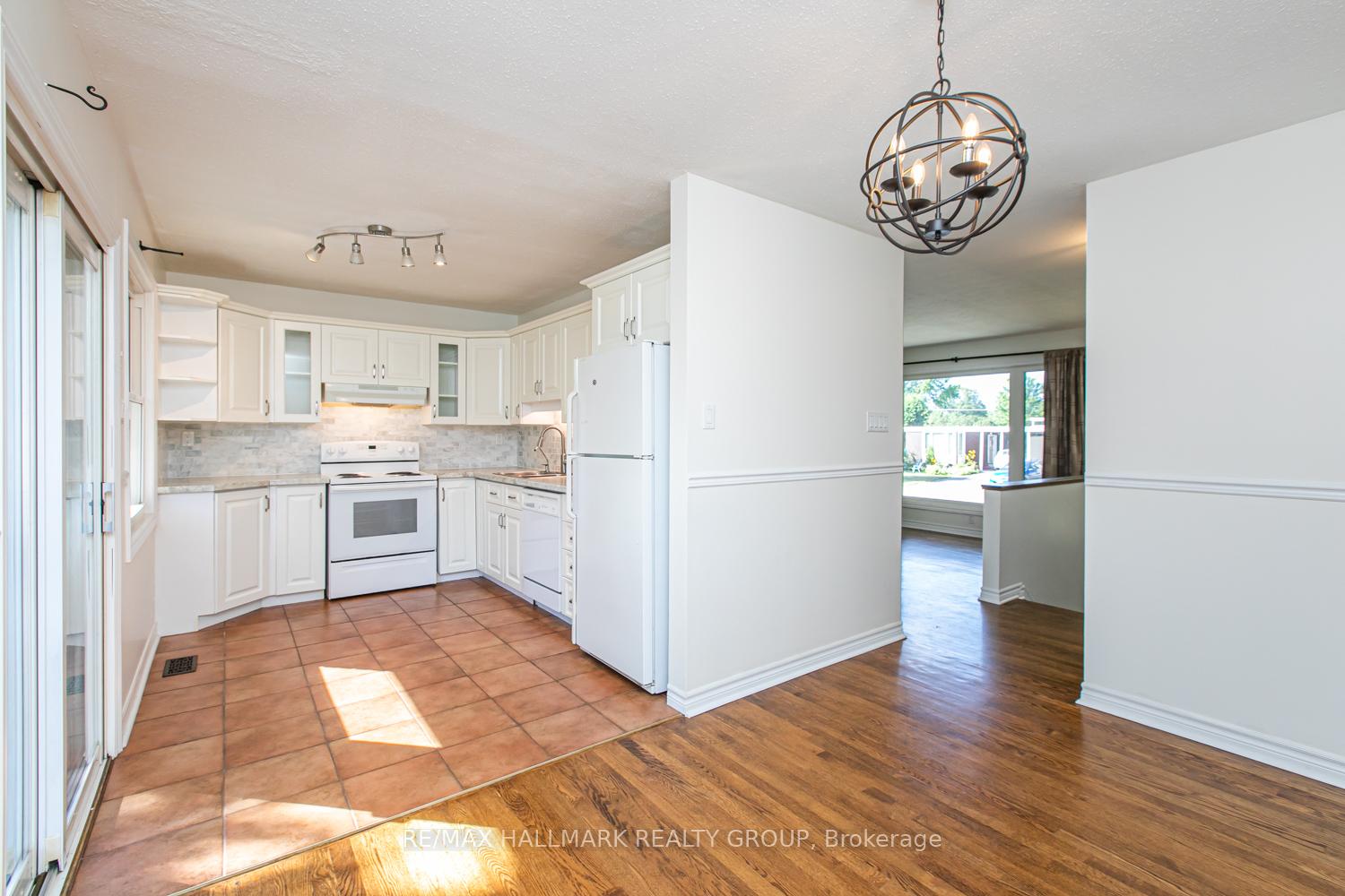 Photo 11 of 13 Bedale Drive, Ottawa, Crystal Beach — HOMEH