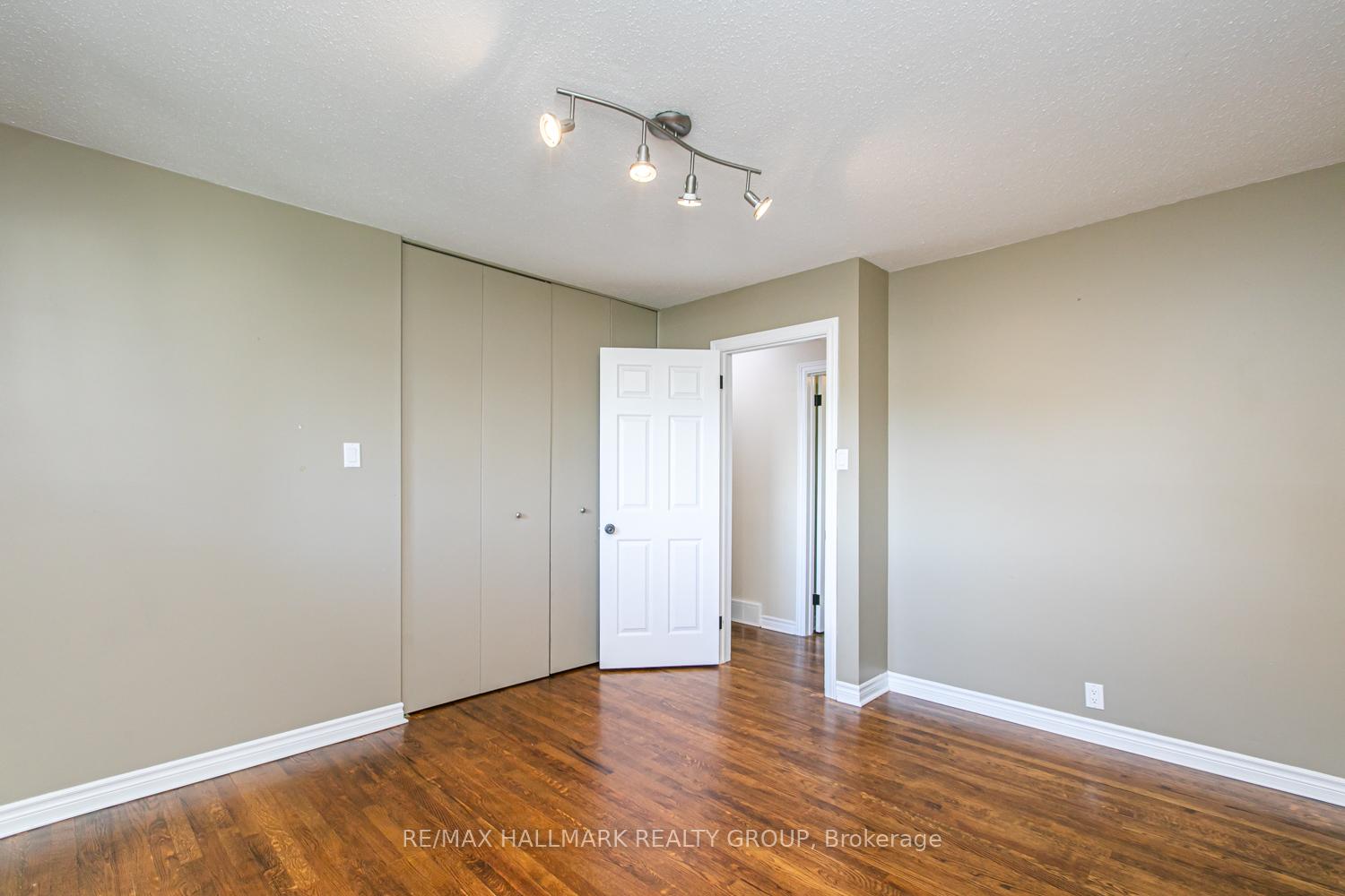 Photo 26 of 13 Bedale Drive, Ottawa, Crystal Beach — HOMEH