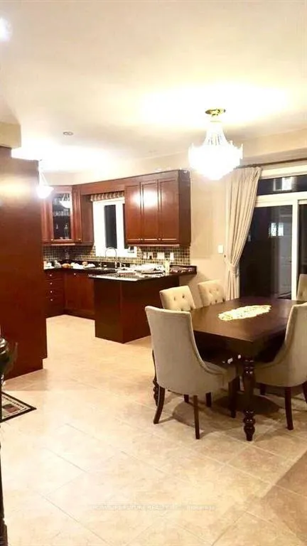 Photo 5 of 135 Stonechurch Crescent, Markham, Box Grove — HOMEH