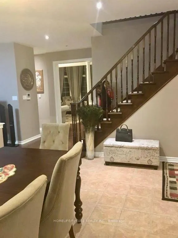 Photo 7 of 135 Stonechurch Crescent, Markham, Box Grove — HOMEH