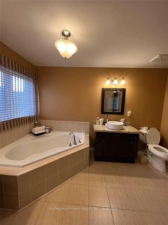 Photo 12 of 135 Stonechurch Crescent, Markham, Box Grove — HOMEH