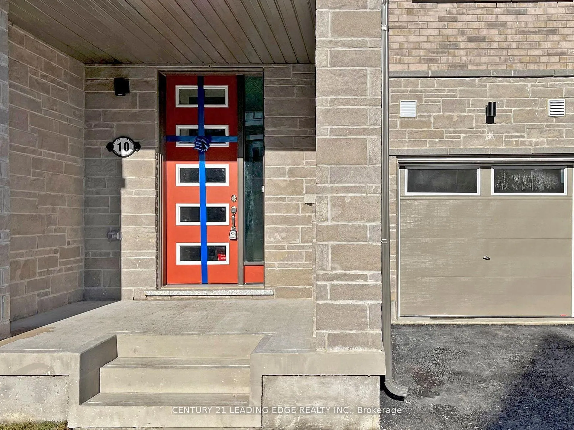 Photo 2 of 10 Thomas Frisby Jr Crescent, Markham, Victoria Square — HOMEH