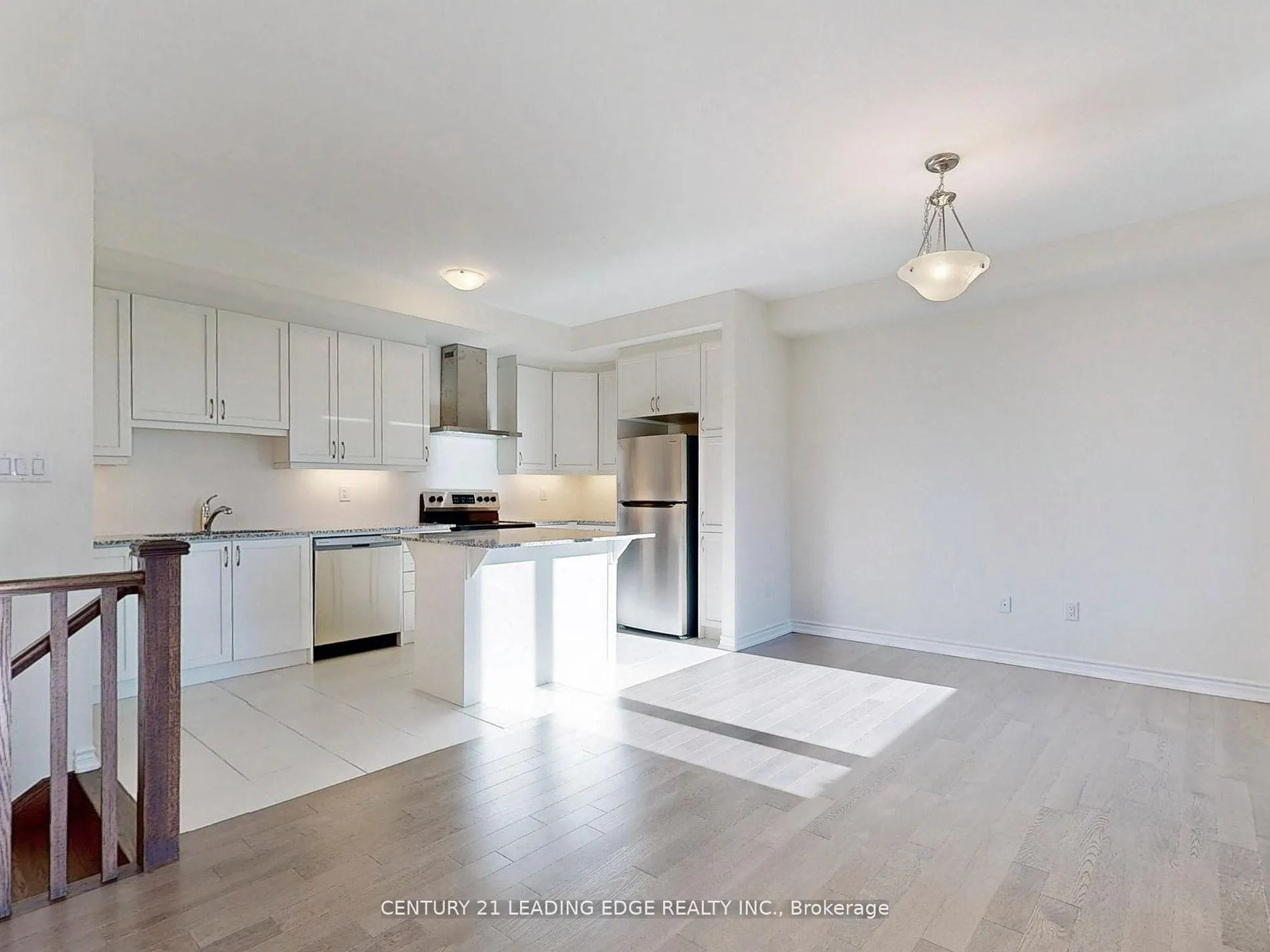 Photo 6 of 10 Thomas Frisby Jr Crescent, Markham, Victoria Square — HOMEH
