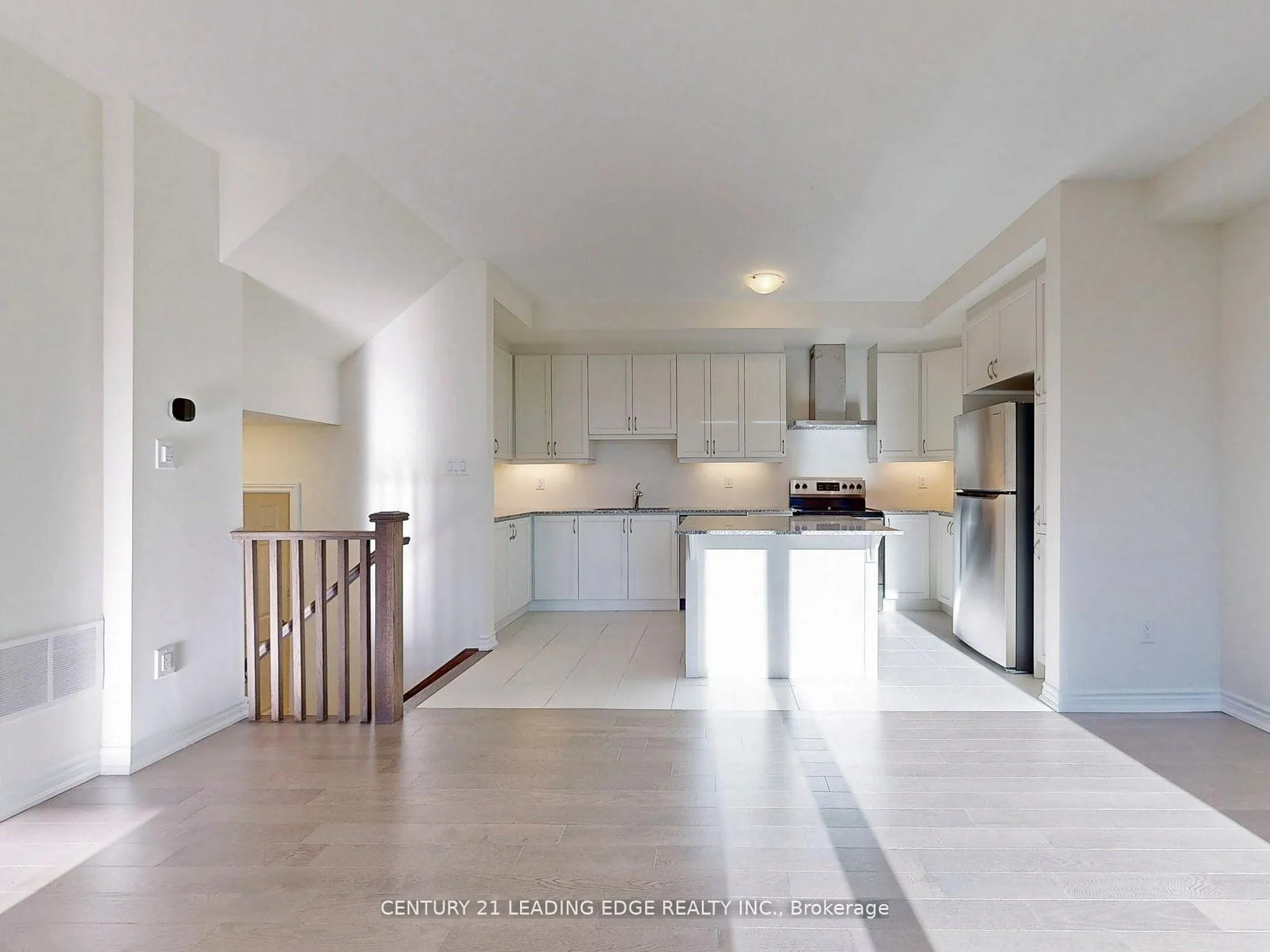 Photo 7 of 10 Thomas Frisby Jr Crescent, Markham, Victoria Square — HOMEH