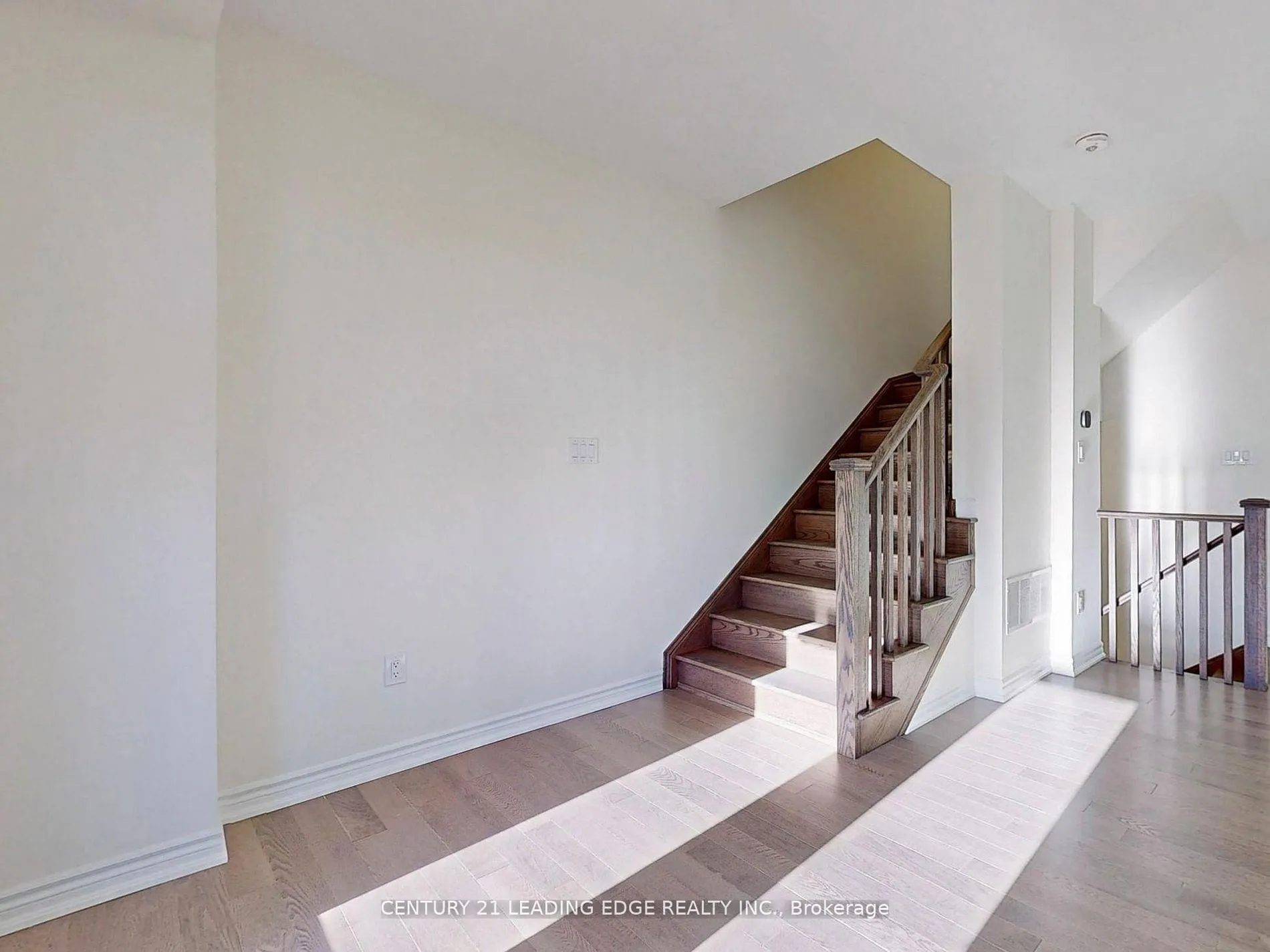 Photo 15 of 10 Thomas Frisby Jr Crescent, Markham, Victoria Square — HOMEH