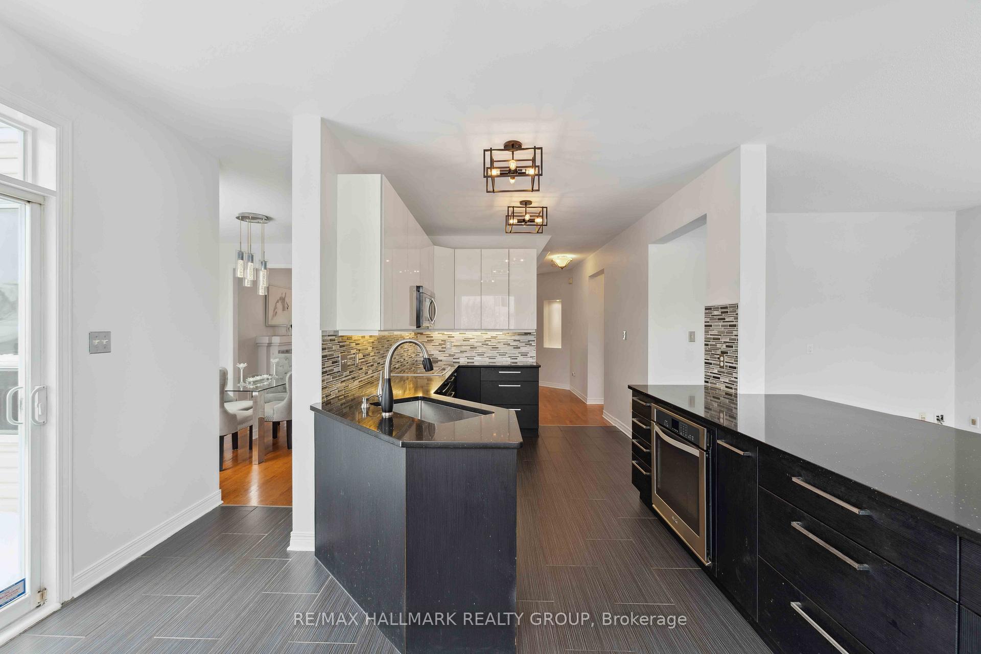 Photo 3 of 115 Kittiwake Drive S, Ottawa, Stittsville (North) — HOMEH