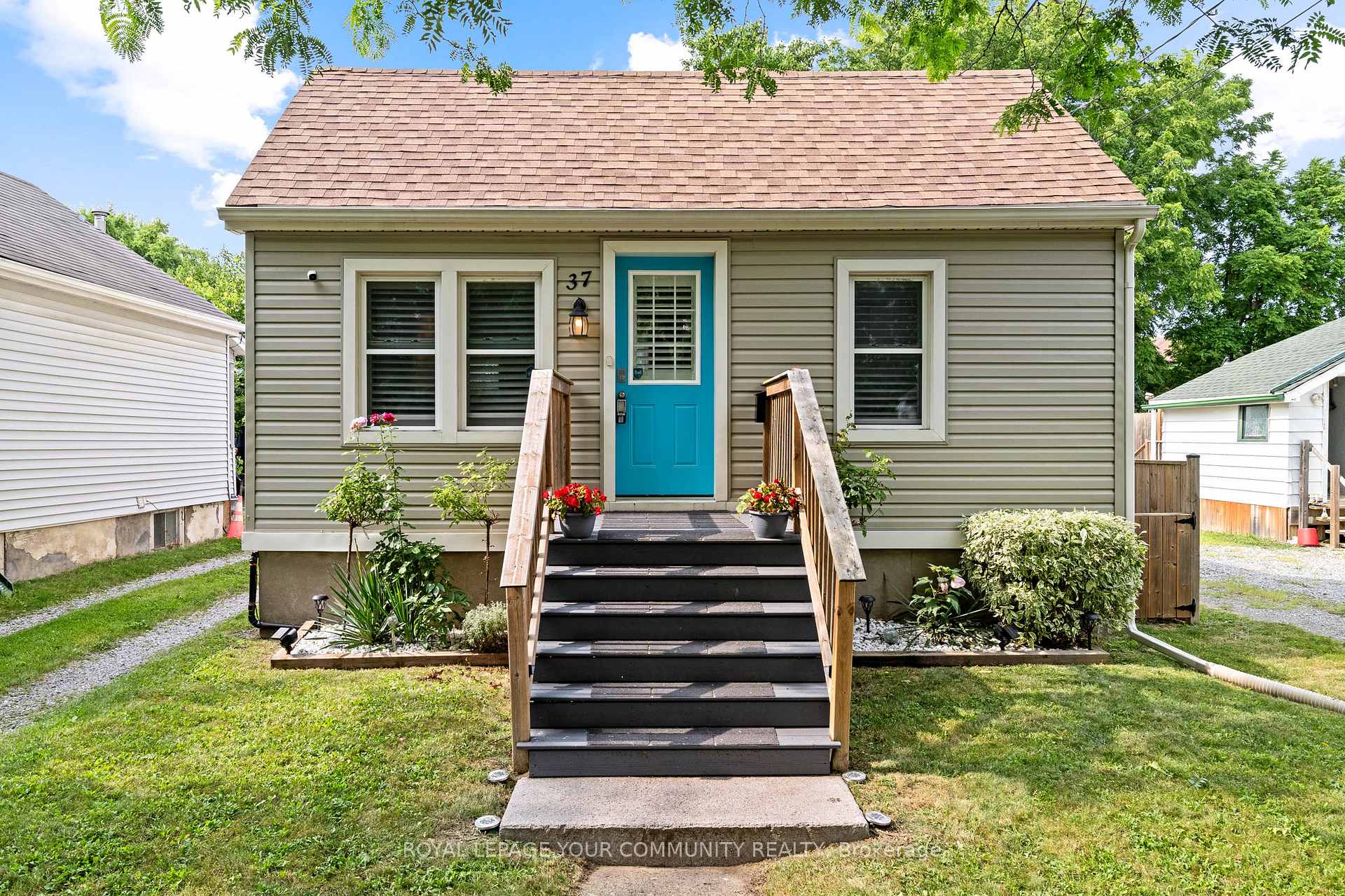 Front of 37 Maplecrest Avenue