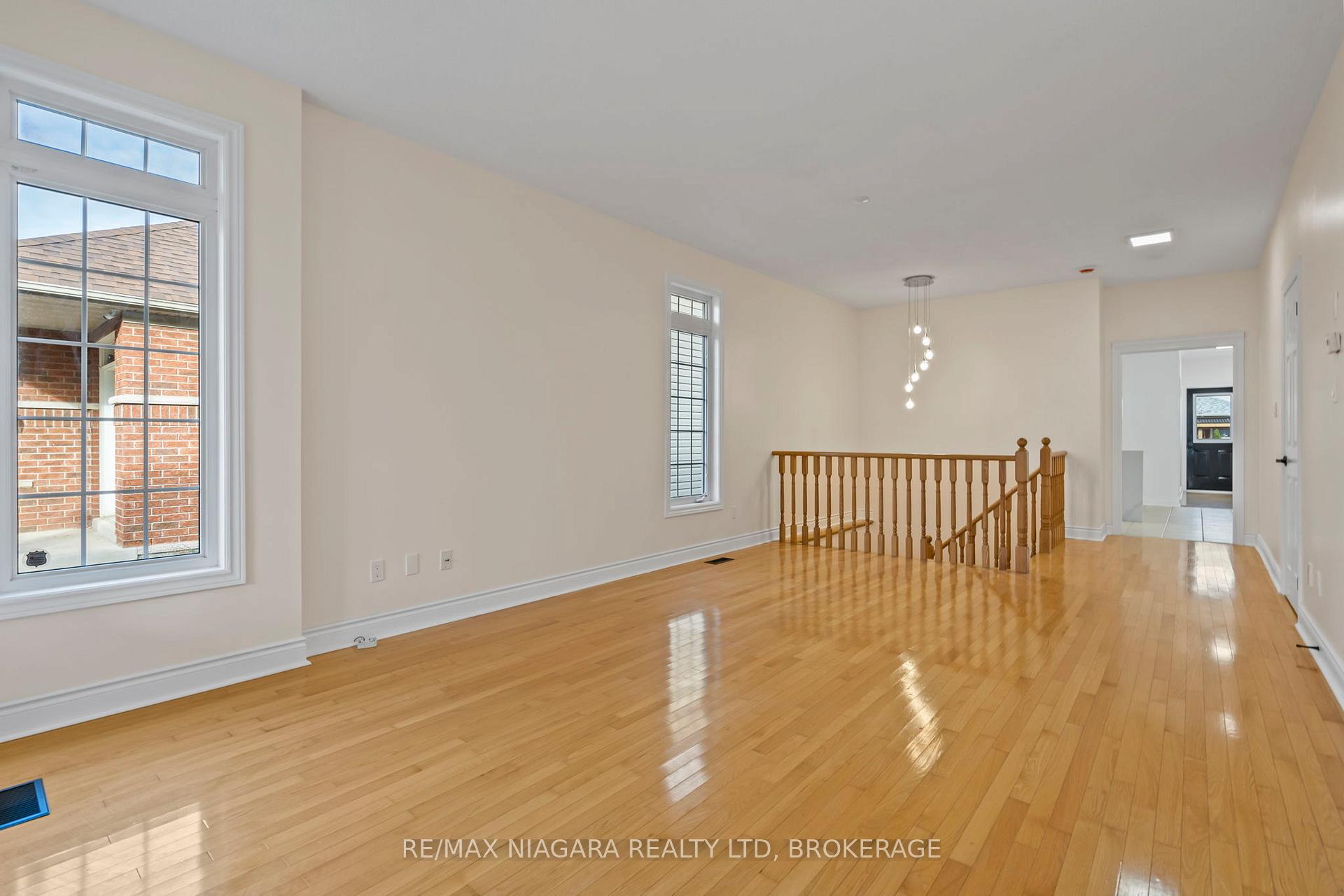 Photo 4 of 36 Longfellow Avenue, St. Catharines, Haig — HOMEH