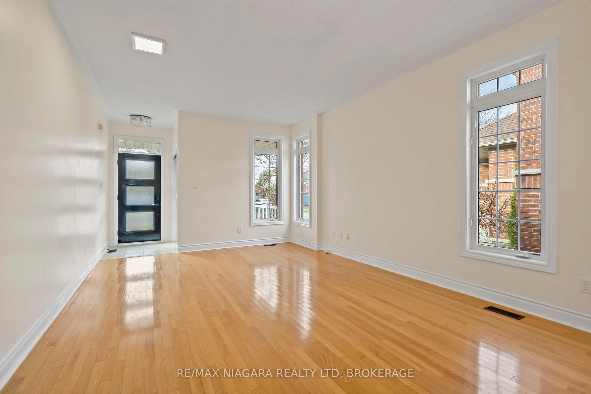Photo 5 of 36 Longfellow Avenue, St. Catharines, Haig — HOMEH