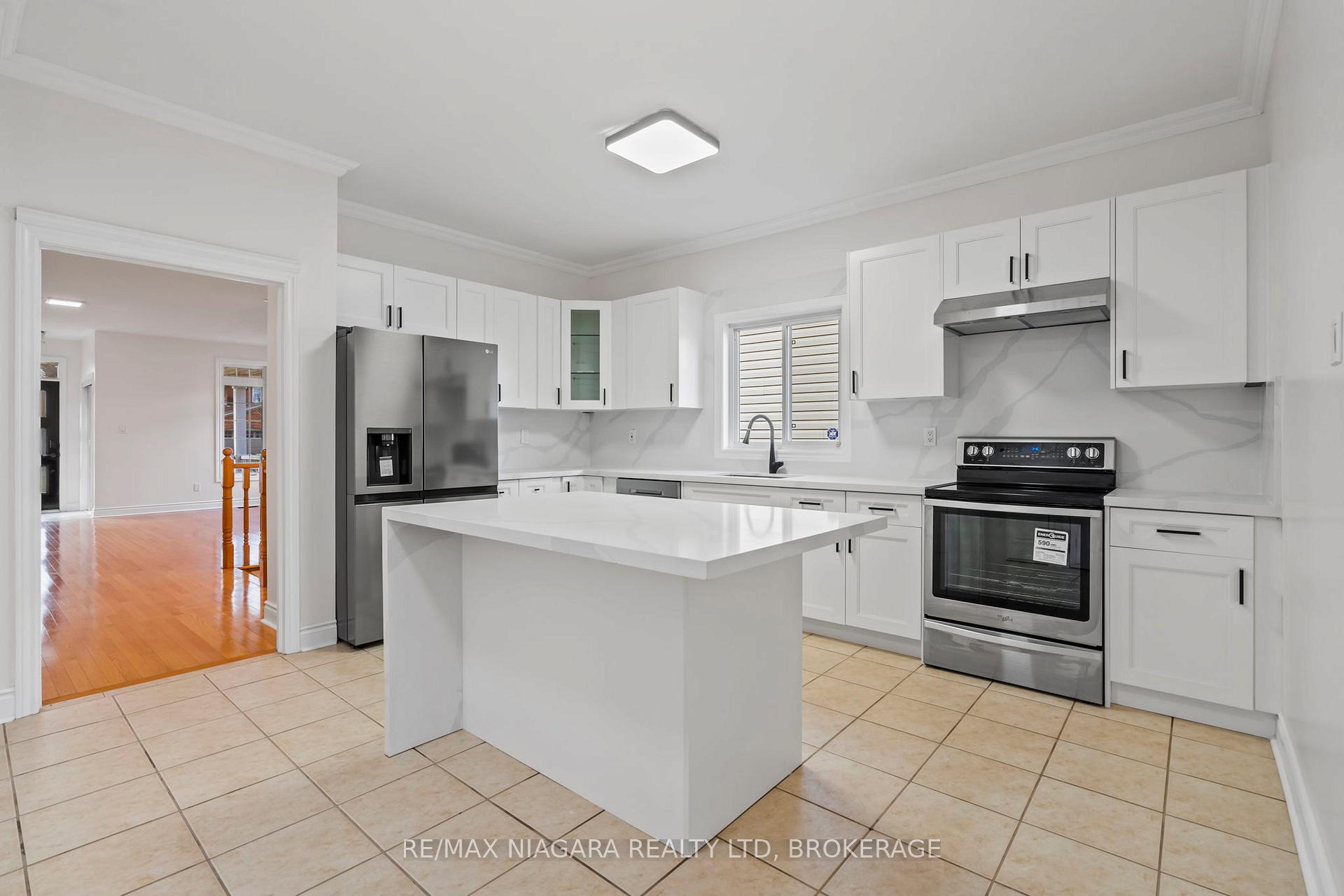 Photo 7 of 36 Longfellow Avenue, St. Catharines, Haig — HOMEH